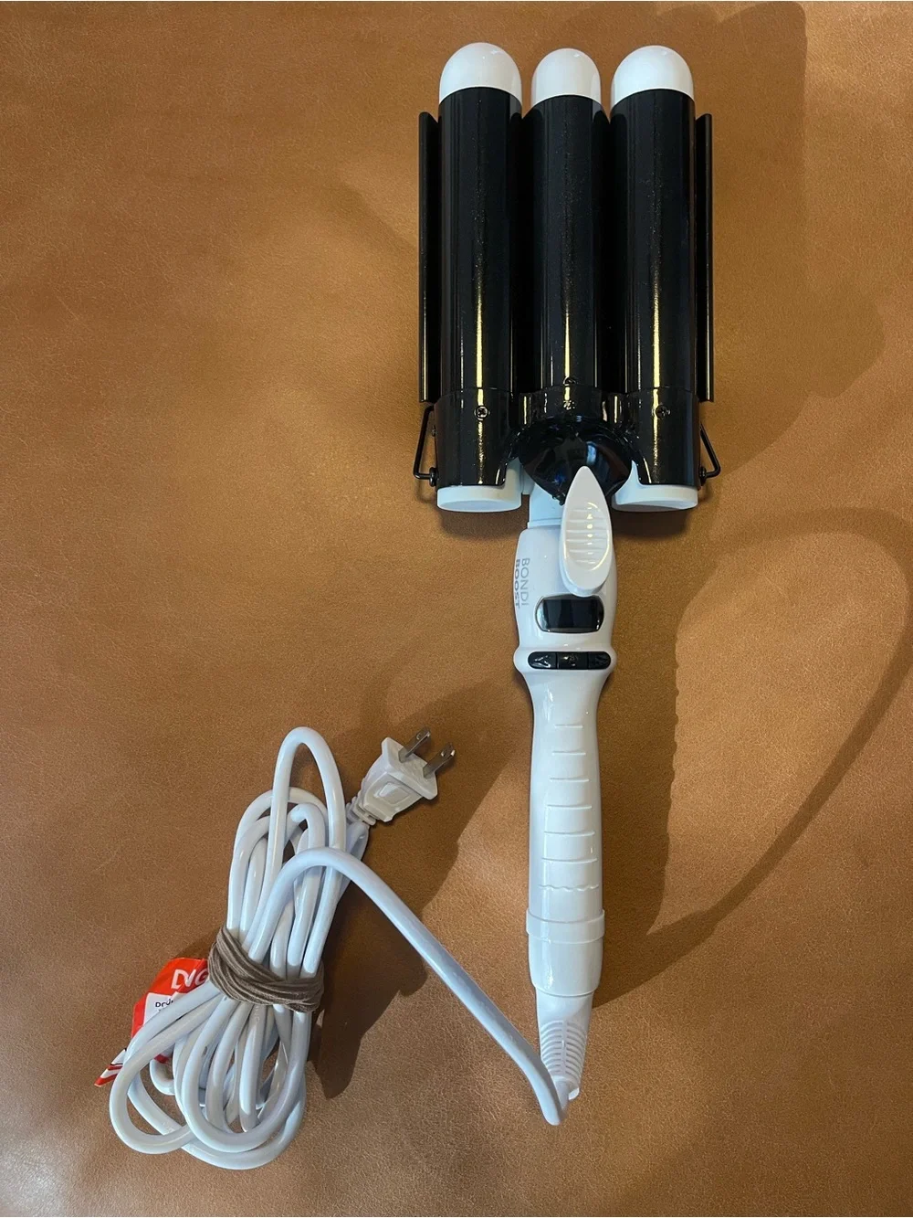 Bondi Boost Triple Barrel Waver in Black & White